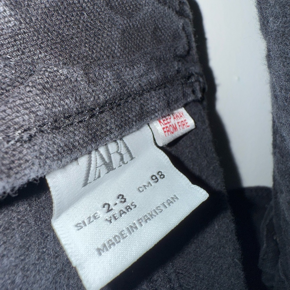 Boys Zara black denim overalls - Picture 3 of 4